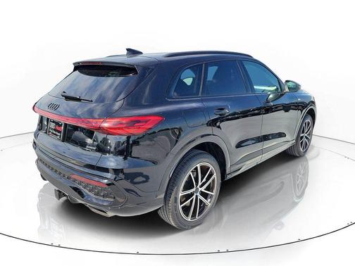 Mythos Black Metallic 2026 Audi Q5 Premium Plus TFSI quattro S tronic