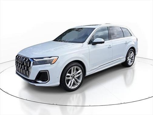 2025 Audi Q7 55 Premium Plus