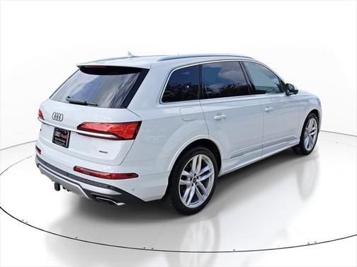 2025 Audi Q7 55 Premium Plus