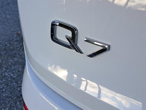 2024 Audi Q7 55 Premium Plus