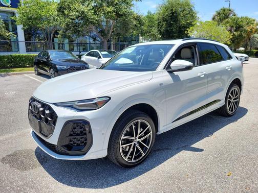 Glacier White Metallic 2026 Audi Q5 Premium Plus TFSI quattro S tronic