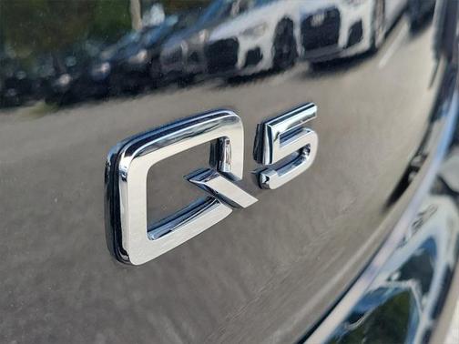 2023 Audi Q5 40 Premium Plus