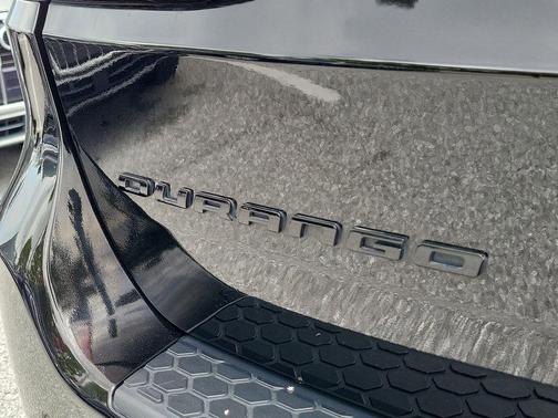 DB Black Crystal Clearcoat 2023 Dodge Durango R/T Premium RWD