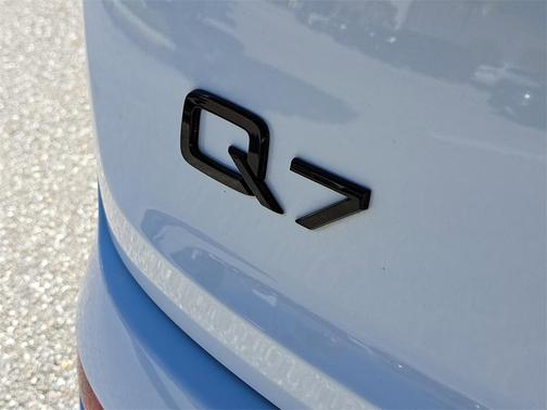 2023 Audi Q7 45 Premium Plus