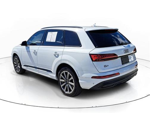 2023 Audi Q7 45 Premium Plus