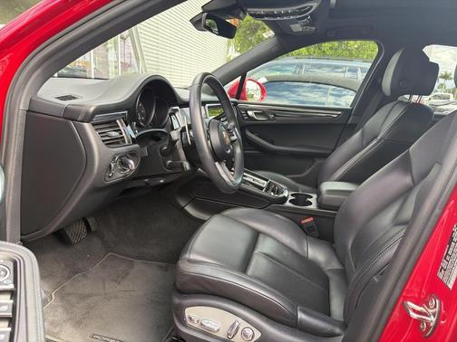 2022 Porsche Macan Base