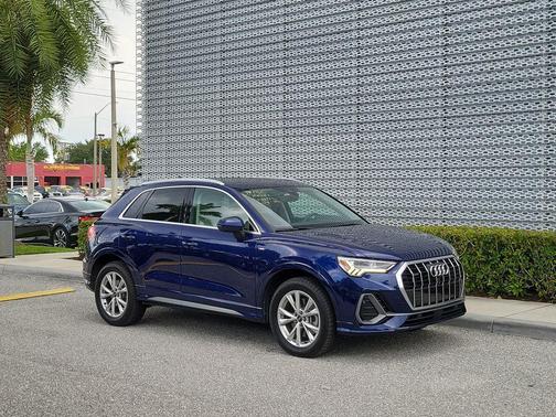 Navarra Blue Metallic 2024 Audi Q3 45 S line Premium Plus