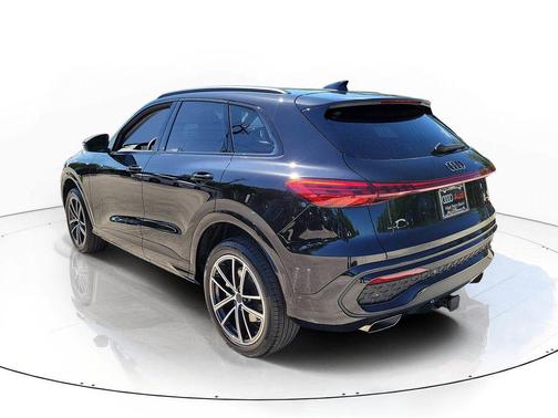 Mythos Black Metallic 2026 Audi Q5 Premium Plus TFSI quattro S tronic