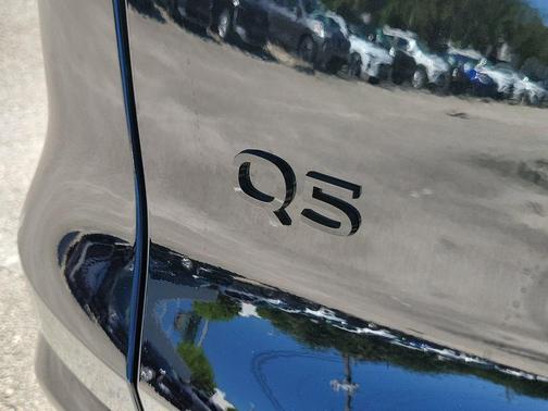 Mythos Black Metallic 2026 Audi Q5 Premium Plus TFSI quattro S tronic