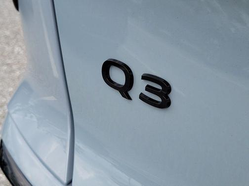 Arrow Gray Pearl Effect 2026 Audi Q3 TFSI quattro S tronic