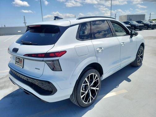 Glacier White Metallic 2026 Audi Q3 TFSI quattro S tronic