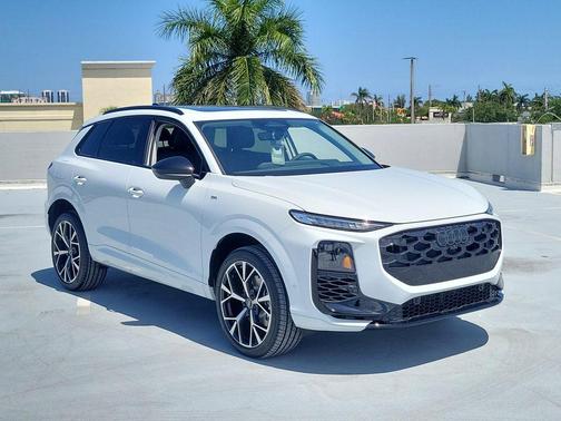 Glacier White Metallic 2026 Audi Q3 TFSI quattro S tronic