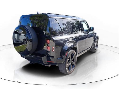 2024 Land Rover Defender 110 P400 X-Dynamic SE
