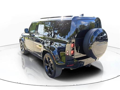 2024 Land Rover Defender 110 P400 X-Dynamic SE