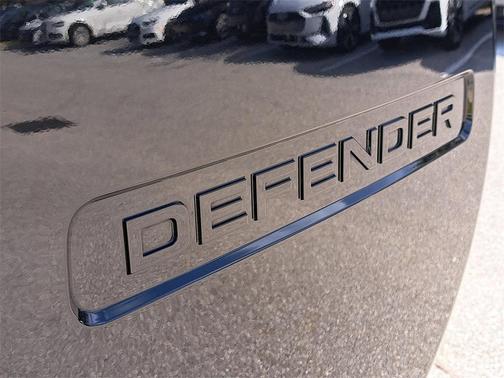 2024 Land Rover Defender 110 P400 X-Dynamic SE