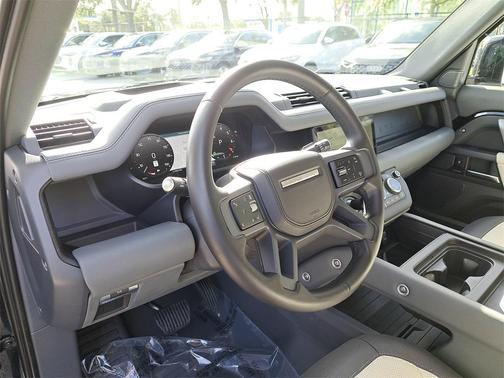 2024 Land Rover Defender 110 P400 X-Dynamic SE