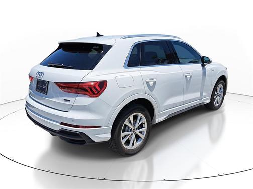 2025 Audi Q3 Premium 45 TFSI S line quattro Tiptronic