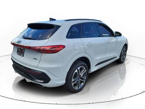 Glacier White Metallic 2026 Audi Q5 Premium TFSI quattro S tronic