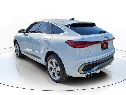 Glacier White Metallic 2026 Audi Q5 Sportback Premium Plus TFSI quattro S tronic