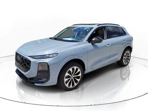 Arrow Gray Pearl Effect 2026 Audi Q3 TFSI quattro S tronic