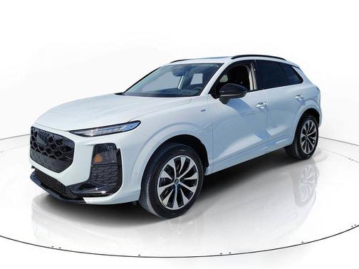 Glacier White Metallic 2026 Audi Q3 TFSI quattro S tronic