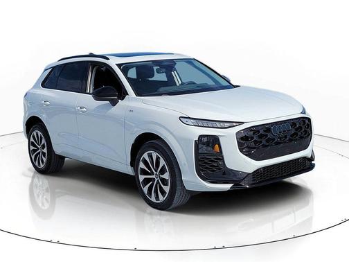 Glacier White Metallic 2026 Audi Q3 TFSI quattro S tronic