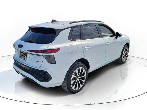 Glacier White Metallic 2026 Audi Q3 TFSI quattro S tronic