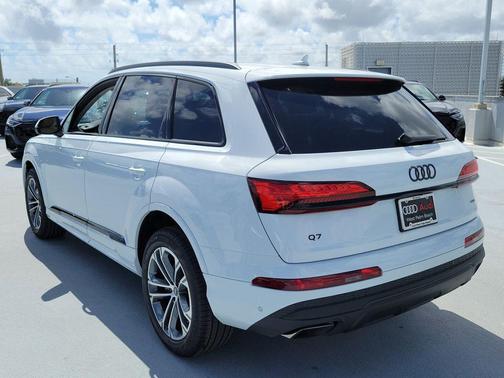 2026 Audi Q7 45 Premium