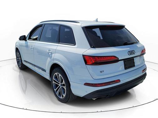 2026 Audi Q7 45 Premium