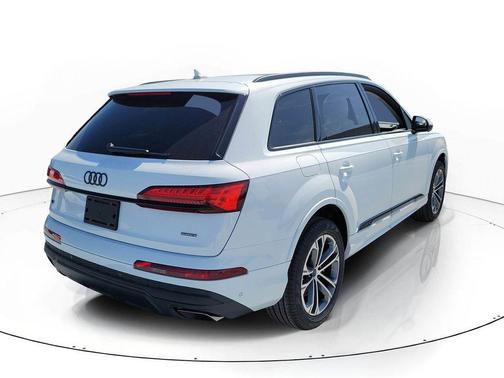2026 Audi Q7 45 Premium