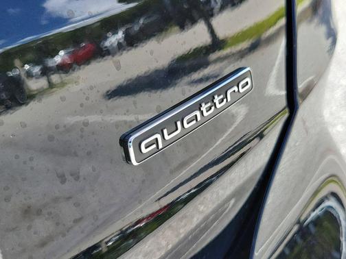 Mythos Black Metallic 2025 Audi Q3 Premium 45 TFSI S line quattro Tiptronic