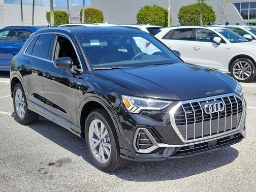 Mythos Black Metallic 2025 Audi Q3 Premium 45 TFSI S line quattro Tiptronic