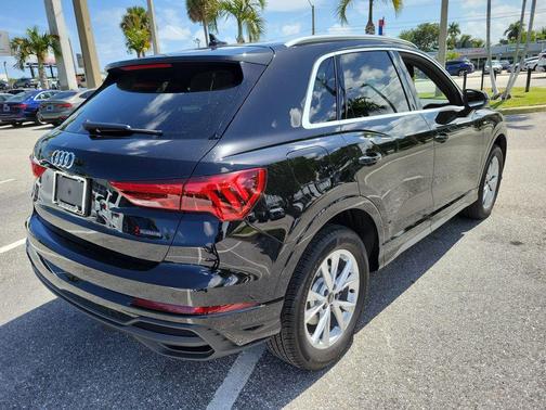 Mythos Black Metallic 2025 Audi Q3 Premium 45 TFSI S line quattro Tiptronic