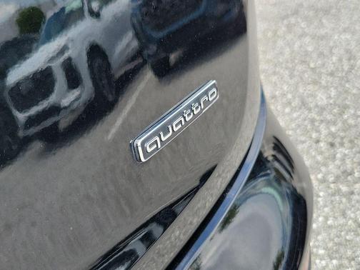 Mythos Black Metallic 2023 Audi Q5 40 Premium