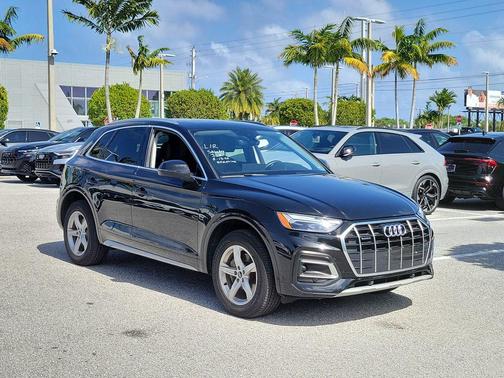 Black Metallic 2023 Audi Q5 40 Premium