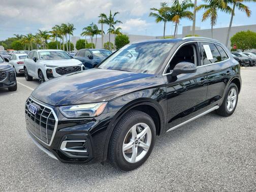 Mythos Black Metallic 2023 Audi Q5 40 Premium