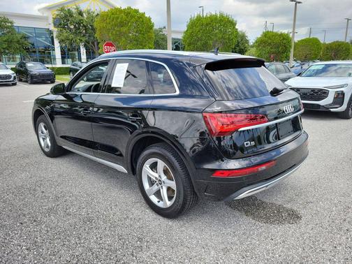 Mythos Black Metallic 2023 Audi Q5 40 Premium