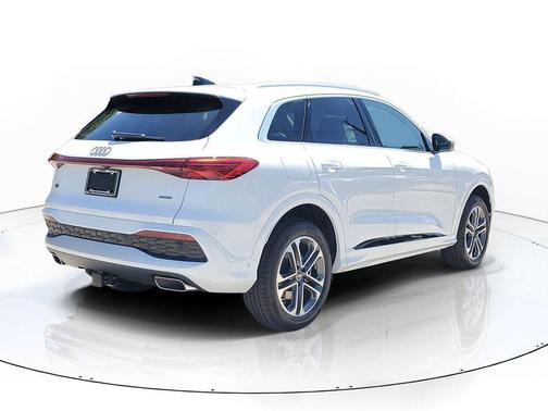 Glacier White Metallic 2026 Audi Q5 Premium TFSI quattro S tronic