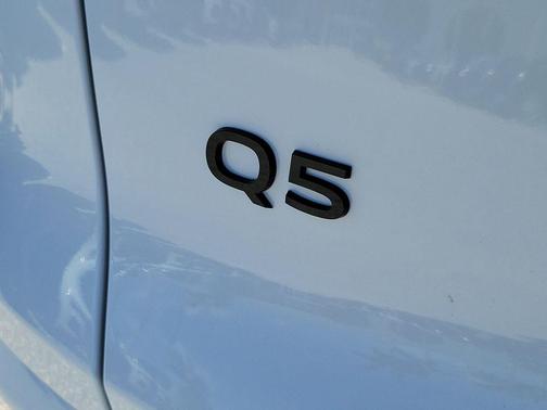 Glacier White Metallic 2026 Audi Q5 Sportback Premium TFSI quattro S tronic