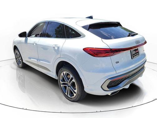 Glacier White Metallic 2026 Audi Q5 Sportback Premium TFSI quattro S tronic