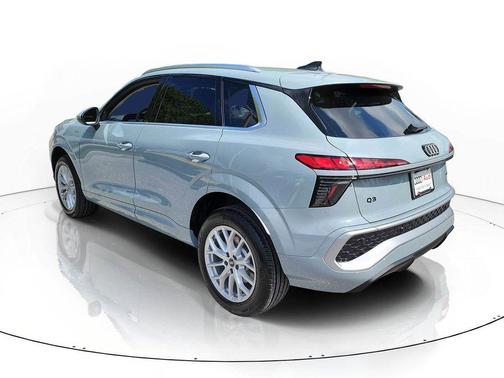 Arrow Gray Pearl Effect 2026 Audi Q3 TFSI quattro S tronic