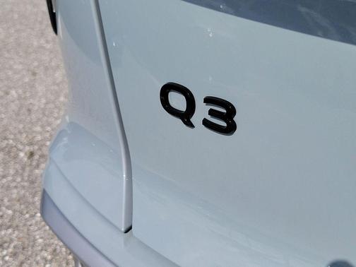 Arrow Gray Pearl Effect 2026 Audi Q3 TFSI quattro S tronic