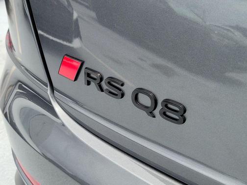 daytona gray pearl effect 2026 Audi RS Q8 4.0T