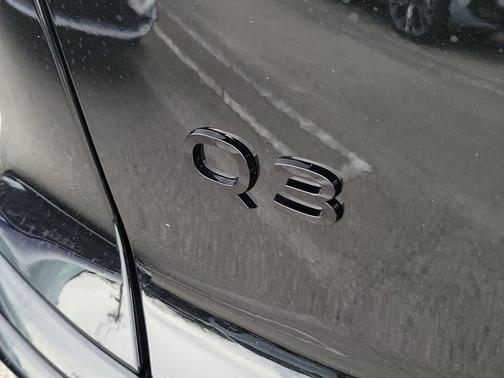 Mythos Black Metallic 2026 Audi Q3 TFSI quattro S tronic