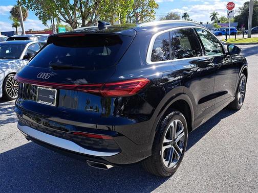 2025 Audi Q5 Premium TFSI quattro S tronic