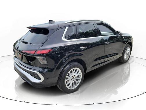Mythos Black Metallic 2026 Audi Q3 TFSI quattro S tronic