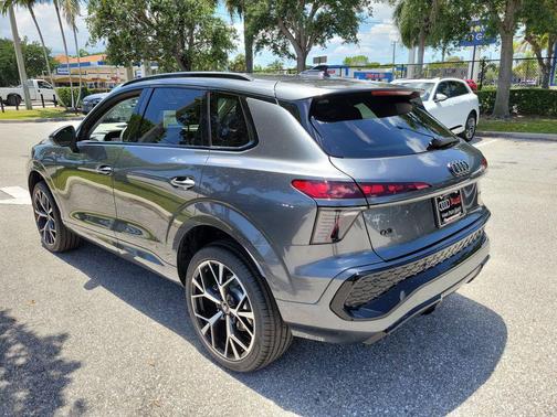 Daytona Gray Pearl Effect 2026 Audi Q3 TFSI quattro S tronic