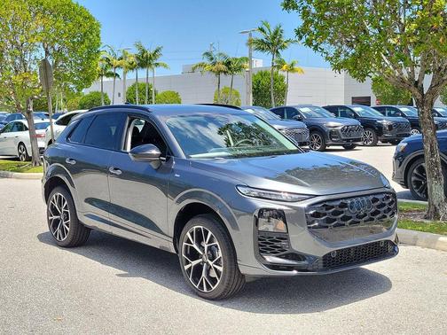 Daytona Gray Pearl Effect 2026 Audi Q3 TFSI quattro S tronic