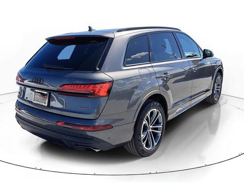 2026 Audi Q7 45 Premium