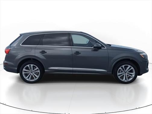 2025 Audi Q7 55 Premium